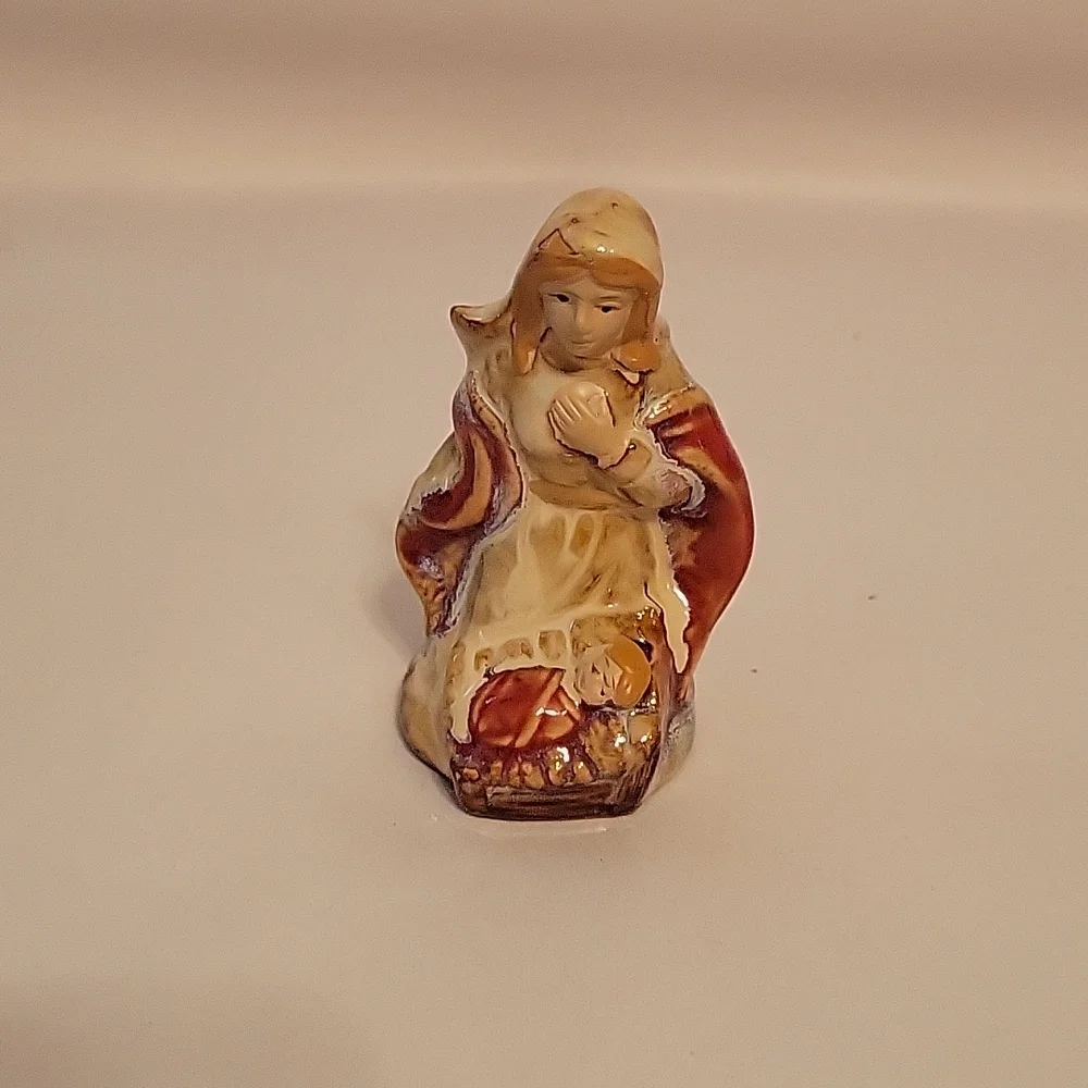Mary & Jesus Figurine - Picture 1 of 2